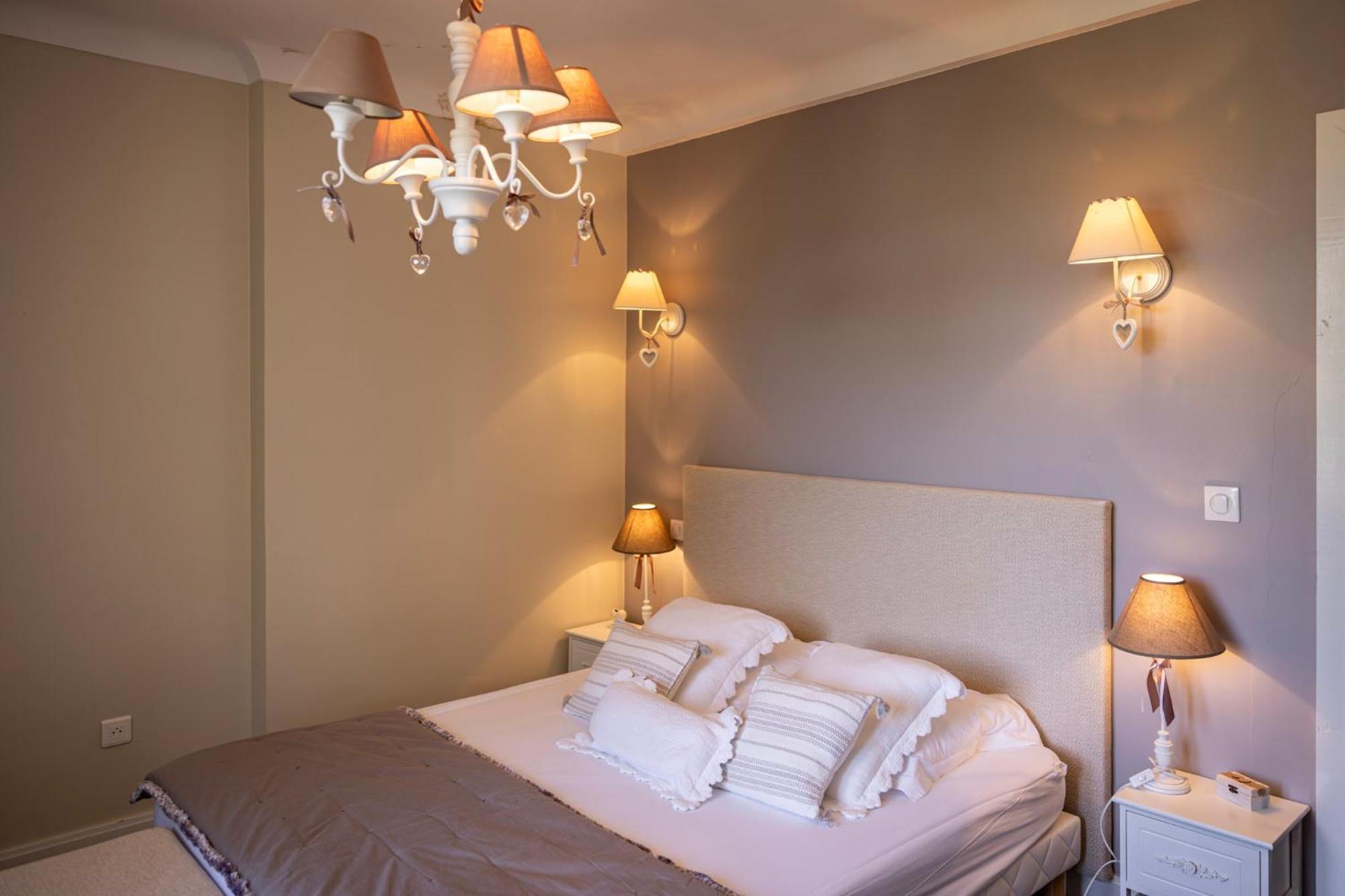 Domaine De La Clauzure Hotel La Roche-Canillac Kültér fotó